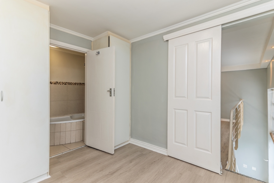 To Let 2 Bedroom Property for Rent in Green Point Western Cape